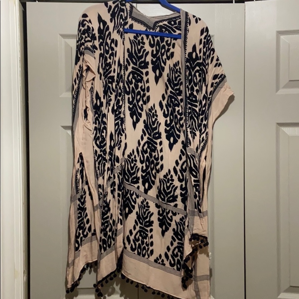 One size Cream kimono with black print